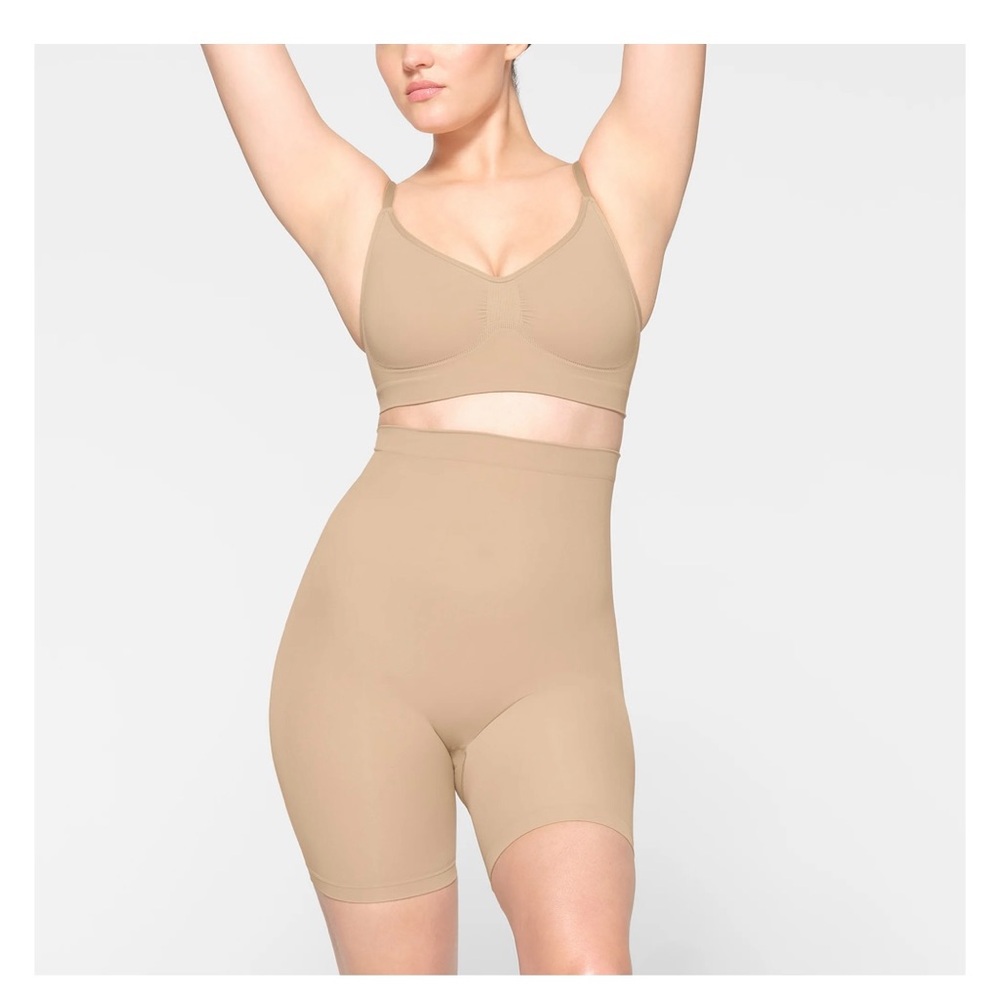 SKIMS Mesh Seamless Sculpt Mid Thigh Short in Clay